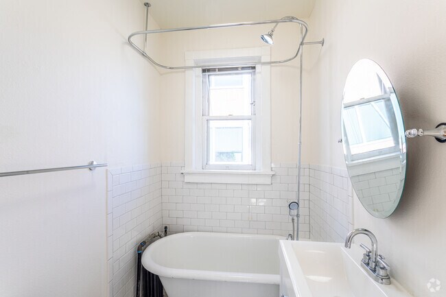 1BR, 1BA - 641SF