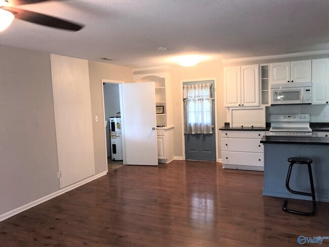 Photo - 22193 Bragg St