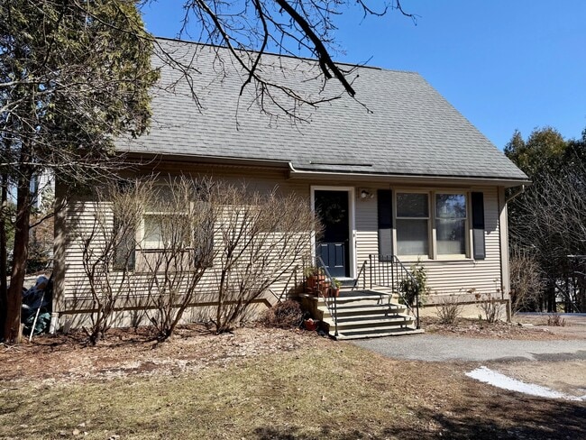 Building Photo - 2 Brickyard Rd