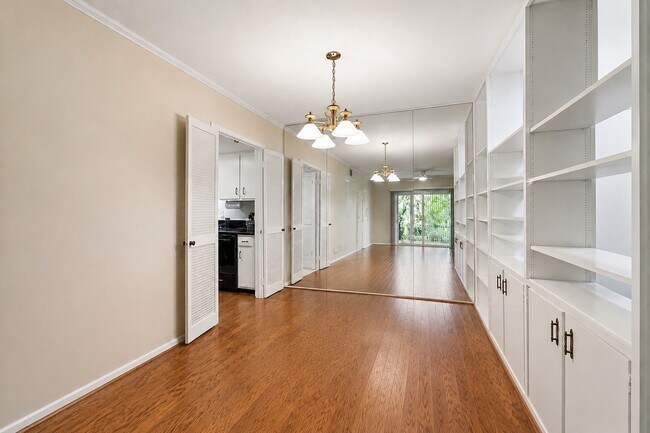 Photo - 2238 S Piney Point Rd Unit 109