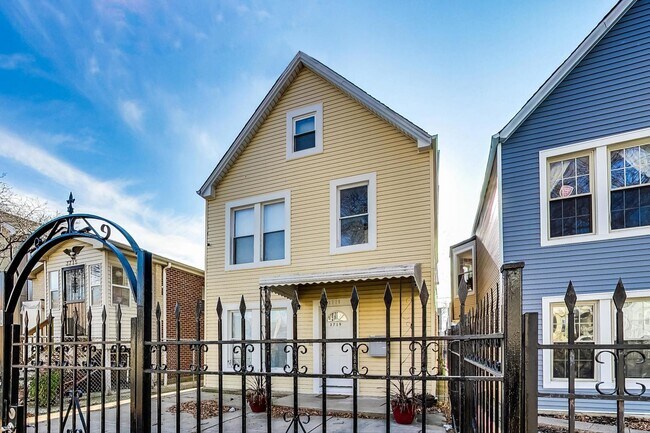 Building Photo - 3719 W Palmer St Unit 1 Rental