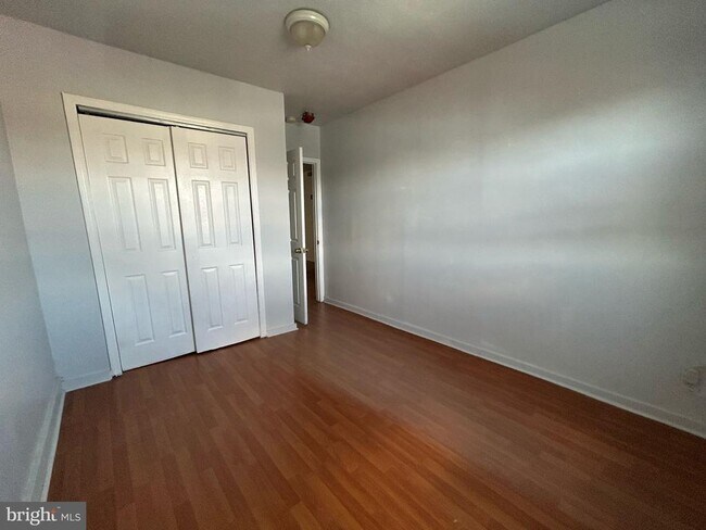 Photo - 510 W Girard Ave