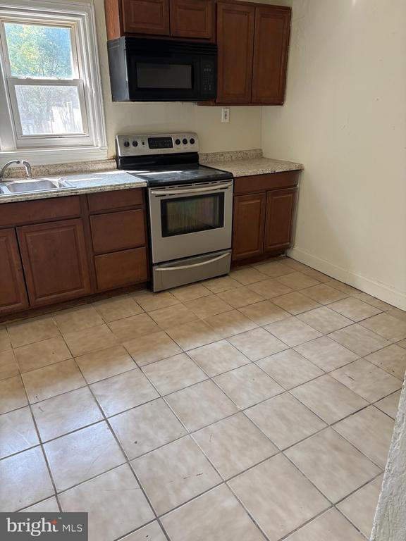 Photo - 616 E Moore St