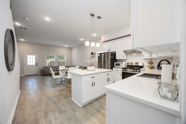 Photo - 5111 Firnat St