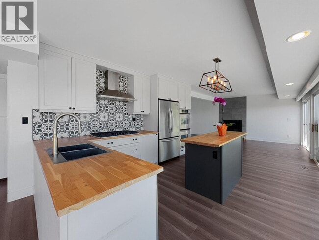 Photo - 1040 Crestline Rd