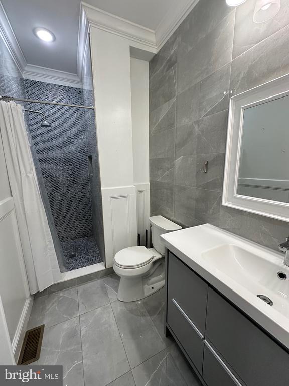 Photo - 742 Morris St