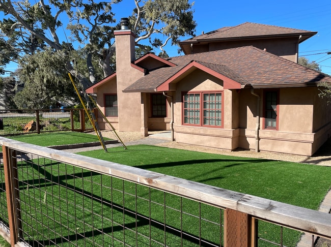 Building Photo - Beautiful Mediterranean 2-Bedroom House in...
