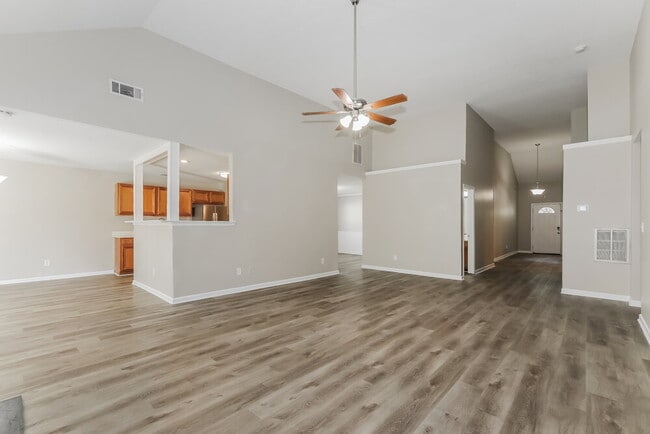 Photo - 1597 Rice Square