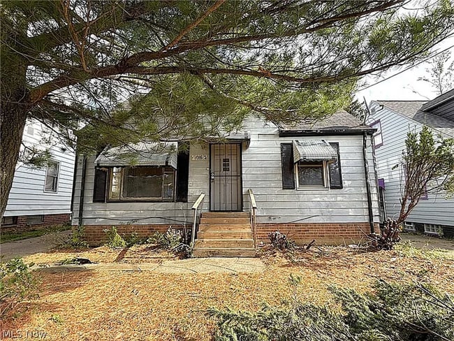 Building Photo - 3-Bedroom Colonial in Cleveland