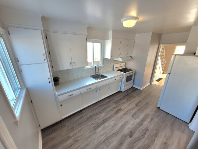 Photo - 1677 Baseline Rd