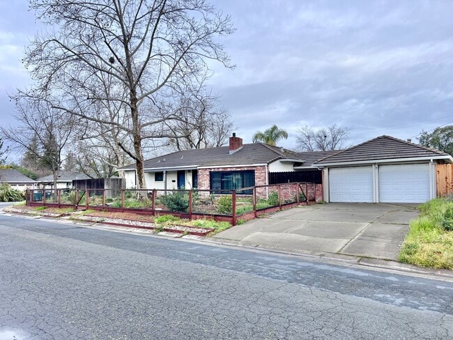 Photo - 3 Bed / 1.5 Bath | Thornwood Terrace Home ...