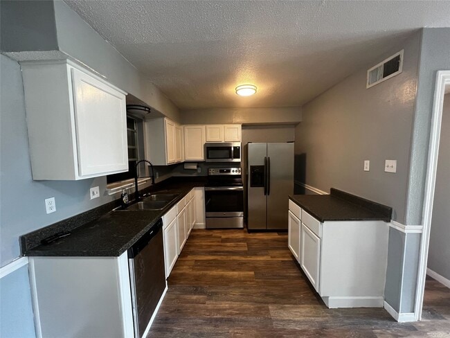 Photo - 8332 Oakhaven Rd