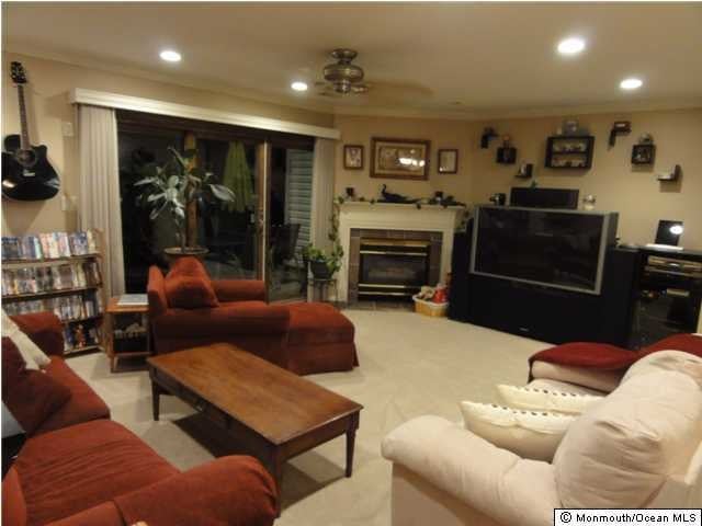 Photo - 45 Liverpool Ct