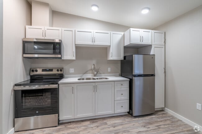 Studio - 471SF - Kitchen