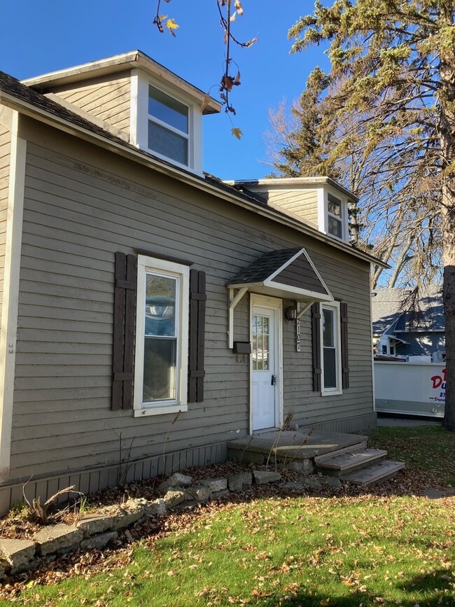 Building Photo - 2107 Poplar St Rental