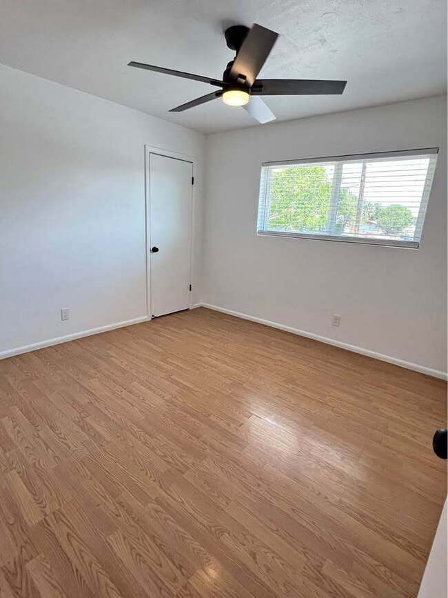 Building Photo - "Private Room with a shared bathroom (1 other room) locate in the Heart of Washington, UT!" Unit Room 1