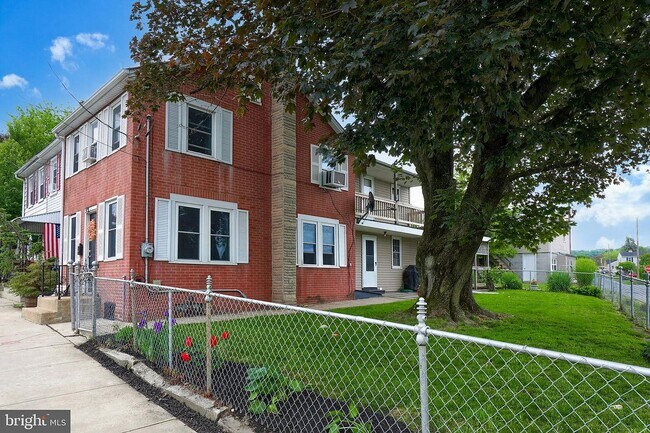 Patio cercado - 1102 Lancaster Ave Unidad Front