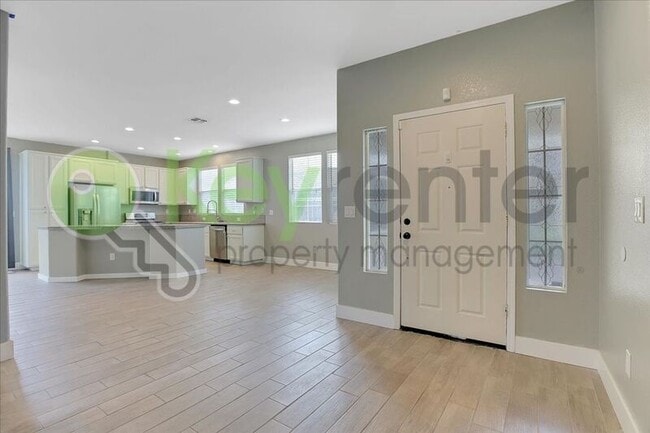 Photo - 461 Anjou Cir