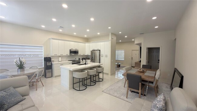 Photo - 692 Maplewood Ct