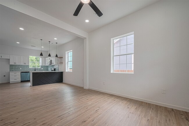 Building Photo - 1014 13th St