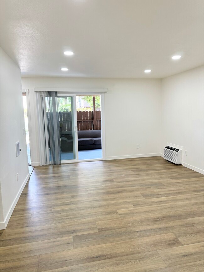 Photo - 440 W Orangewood Ave Unidad A