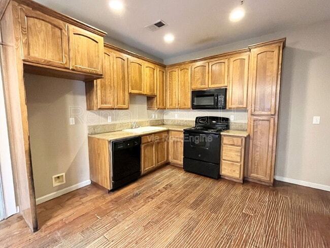 Photo - 308 Olive Way