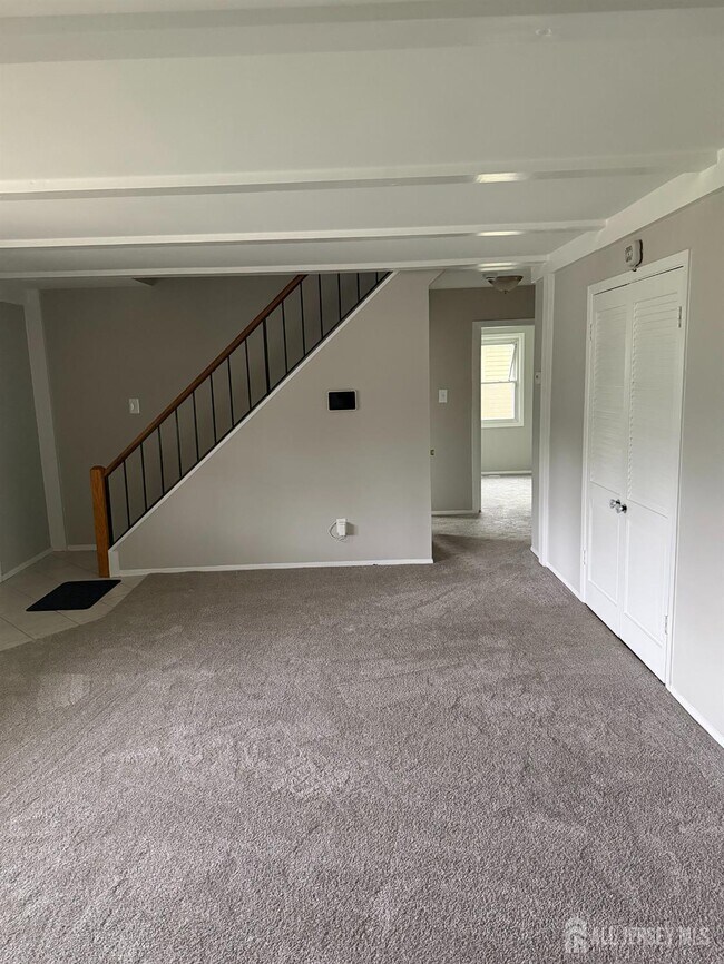111 Edge Ln