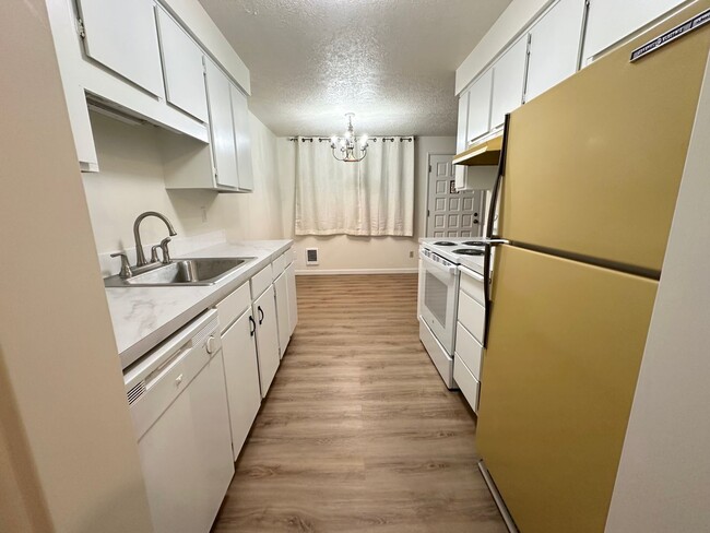 Photo - 2 Bedroom Duplex Off Oleson Road!