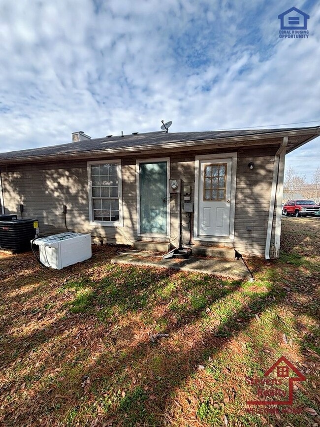 Photo - 459 Oriole Dr