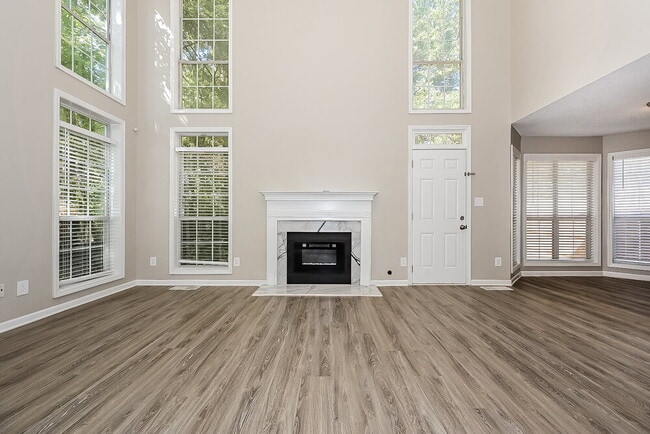 Photo - 1374 Buckingham Dr