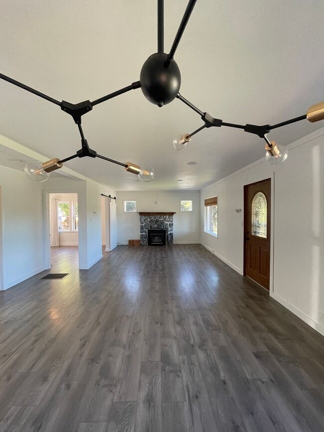 Photo - Lakeview 4-Bedroom Home Steps from Moore P...