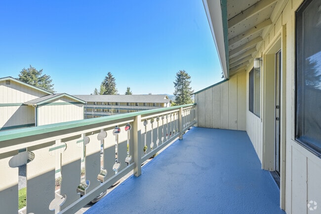 2BR, 1BA - 960SF - Balcony