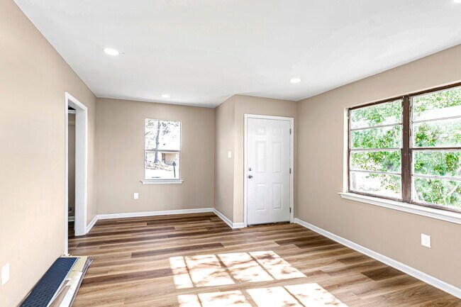 Photo - 381 Mills Ave