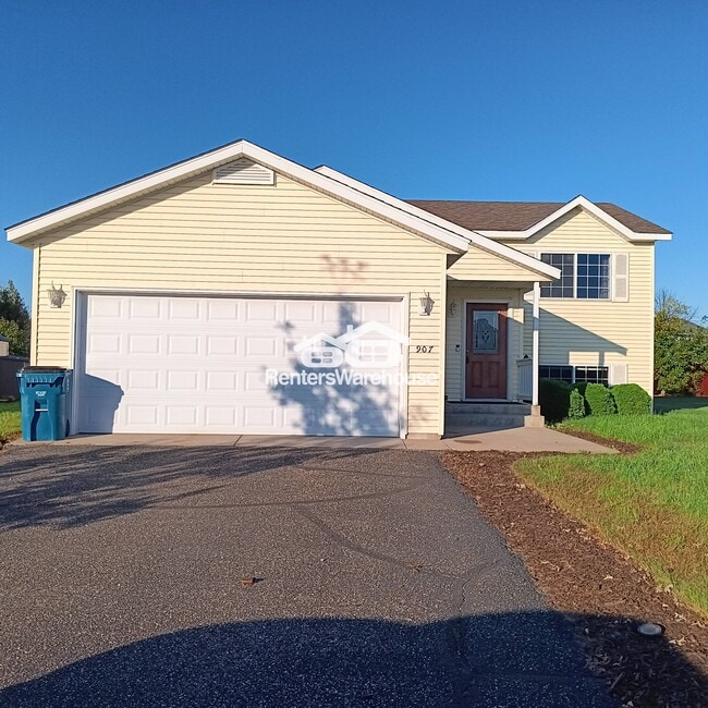 Photo - 907 3rd Ave NE