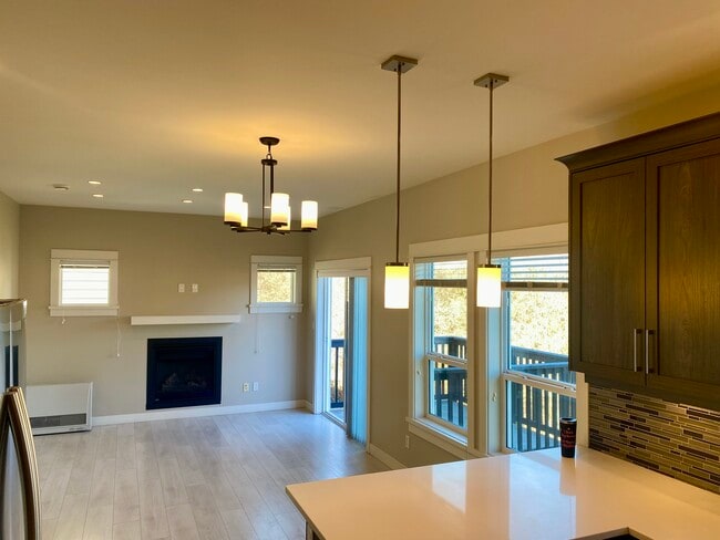 Photo - 2389 Lund Rd