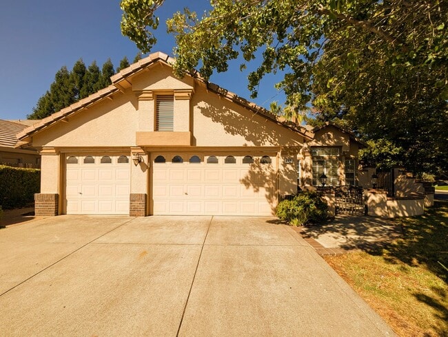 Building Photo - BEAUTIFUL SINGLE FAMILY HOME IN FOLSOM!