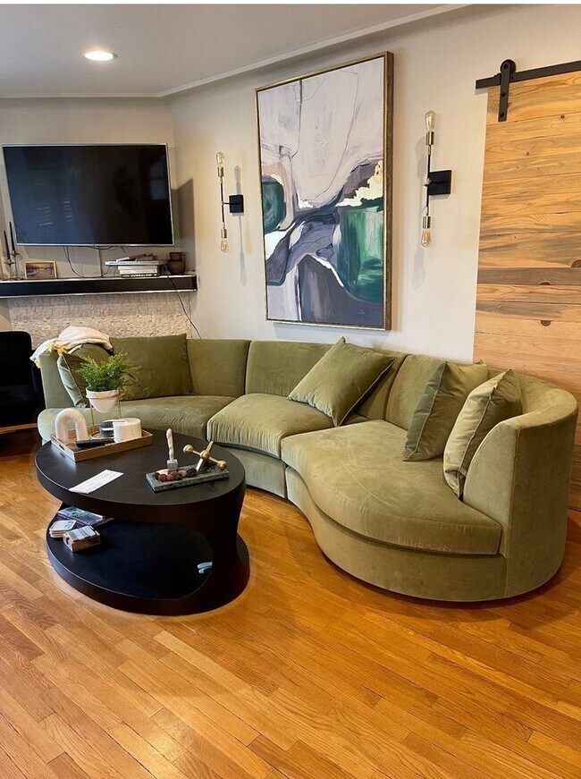 Photo - 2650 Cook St