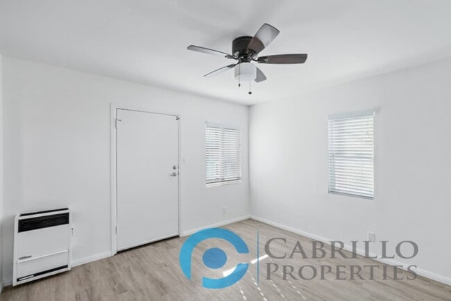 Photo - 4853 Mansfield St