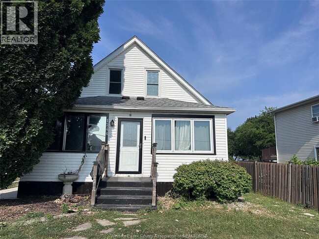 Photo - 1244 Front Rd N