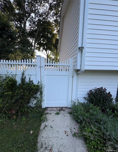 6 Wadsworth Ave