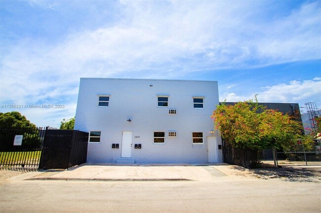 Photo - 2424 NW 7th Ct