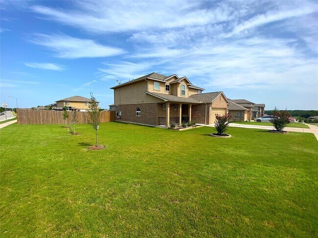 Photo - 122 Liard River Rd