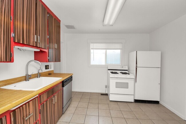 Photo - A Gardners Dream 2 Bed 1 Bath Home in Amazing SLC Location! Available NOW!