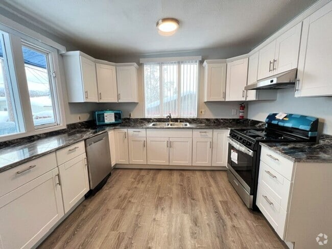 Building Photo - 381 Pauline St Unit A Rental