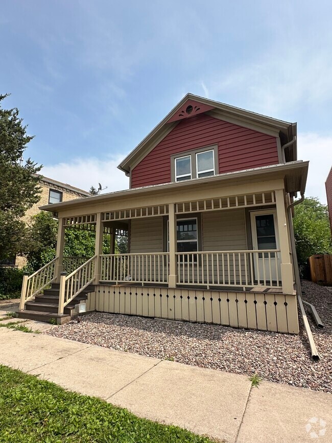 Building Photo - 275 E Green Bay Ave Unit 275 Rental