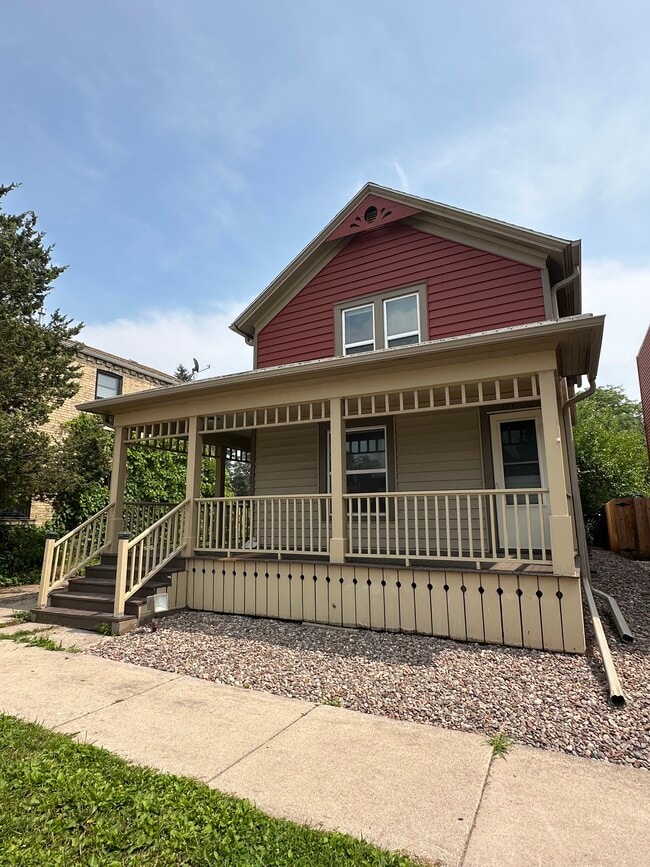 Building Photo - 275 E Green Bay Ave Unit 275 Rental
