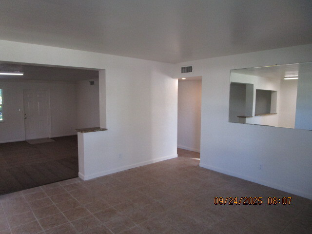 Photo - 715 Essex Rd