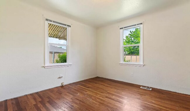 Photo - 4912 W Albion St