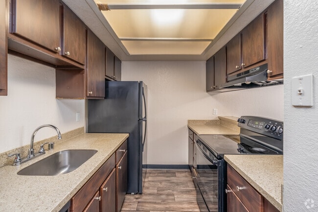 2BR, 1BA - 900SF - Kitchen