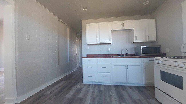 Photo - 220 Beemer Rd